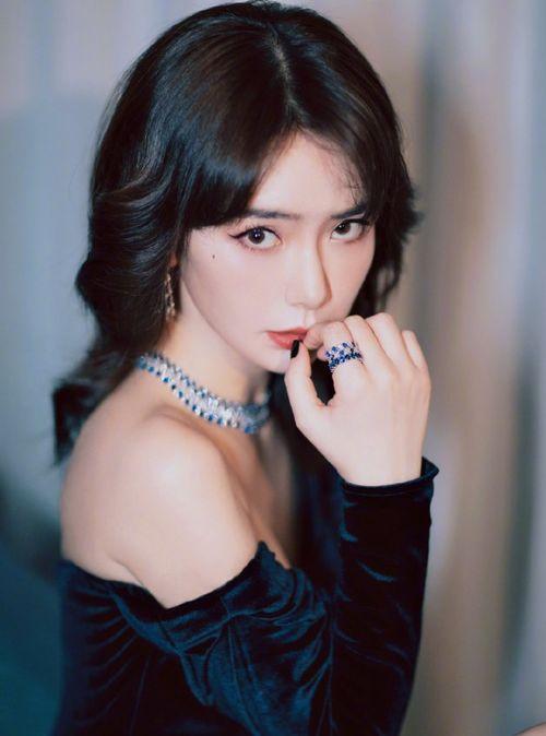 戚薇生活照,揭秘时尚辣妈的日常魅力