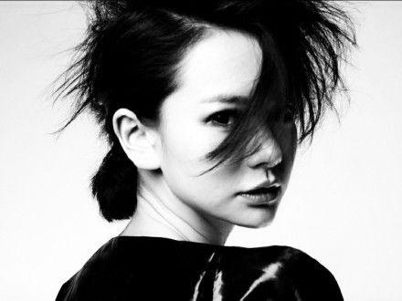 戚威图片,光影中的魅力演绎